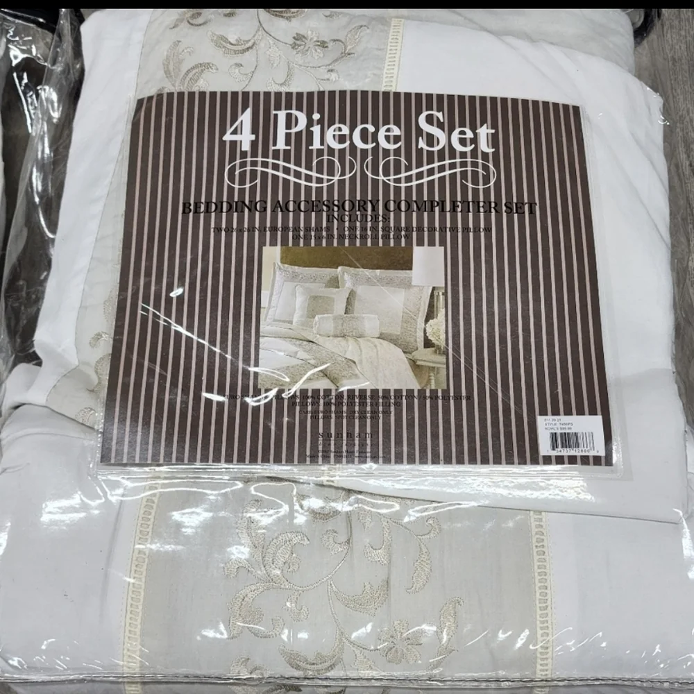 Bedding Accessory 4 Piece Pillow Set NEW